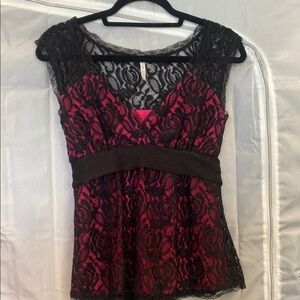 🌺 Black Lace Top with Pink Lining